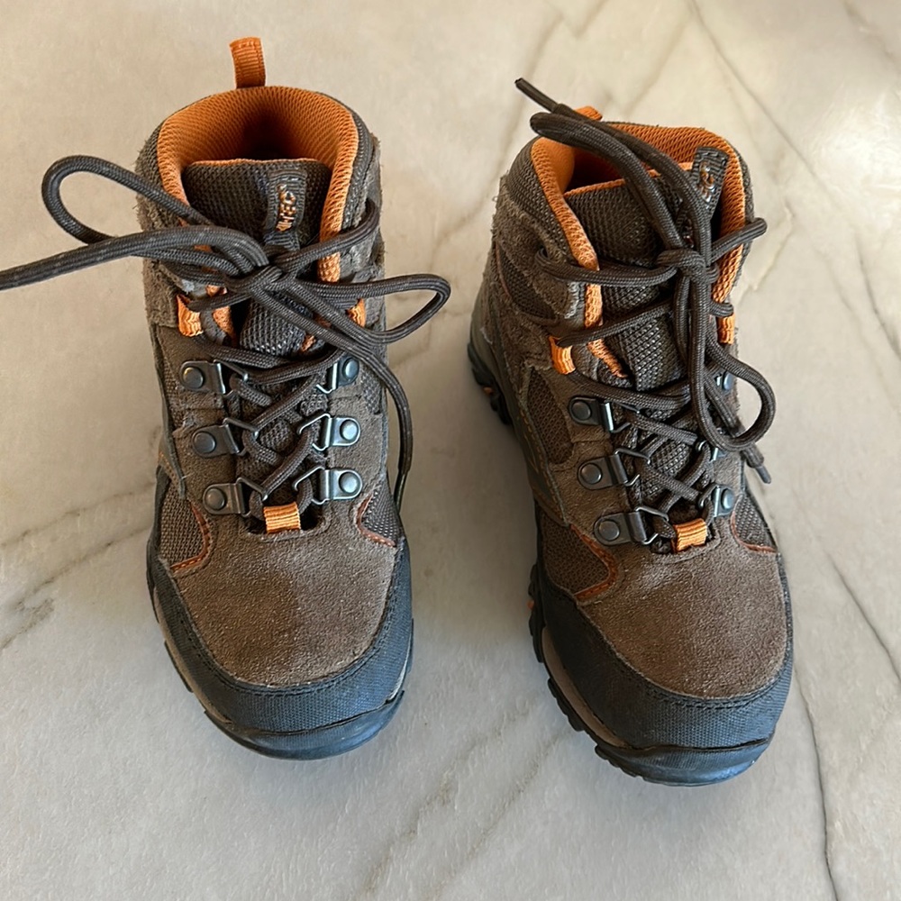 Kids size 1 Hi-Tec hiking boots